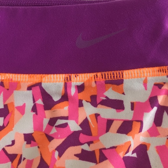 Nike Girls' Legend Graphic Capris Leggings - Picture 4 of 5